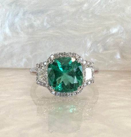 18k White Gold Emerald and Diamond Ring