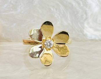 18k Flower and Diamond Ring